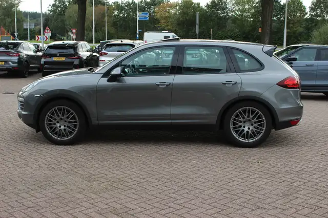 Porsche Cayenne view 7
