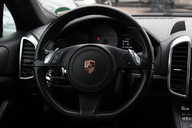 Porsche Cayenne view 17