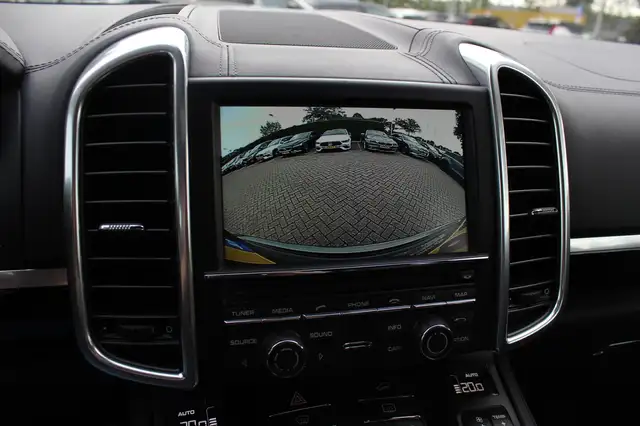 Porsche Cayenne view 23