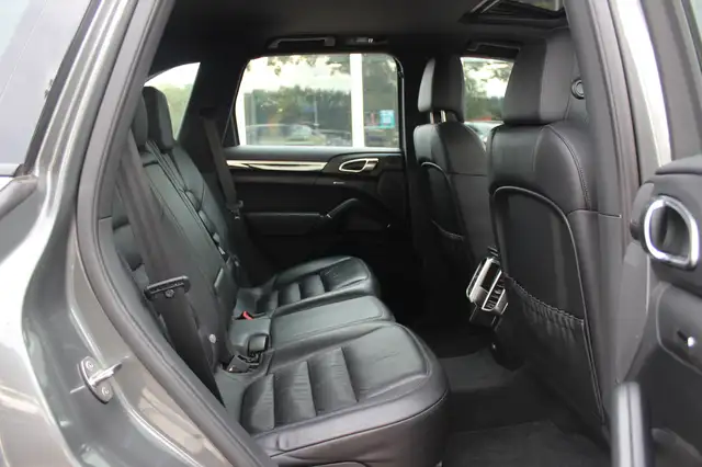 Porsche Cayenne view 12