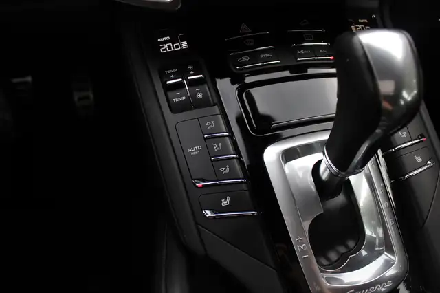 Porsche Cayenne view 26