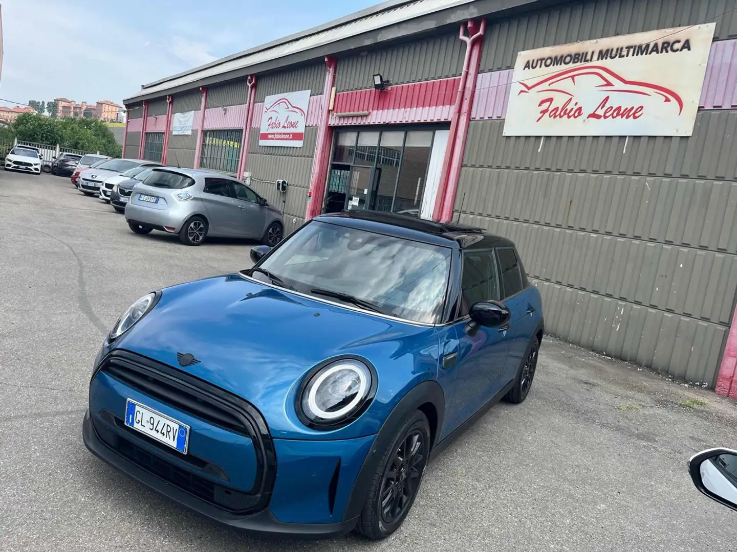 MINI Cooper 1.5 Cooper Yours 5 porte Blauw - 1