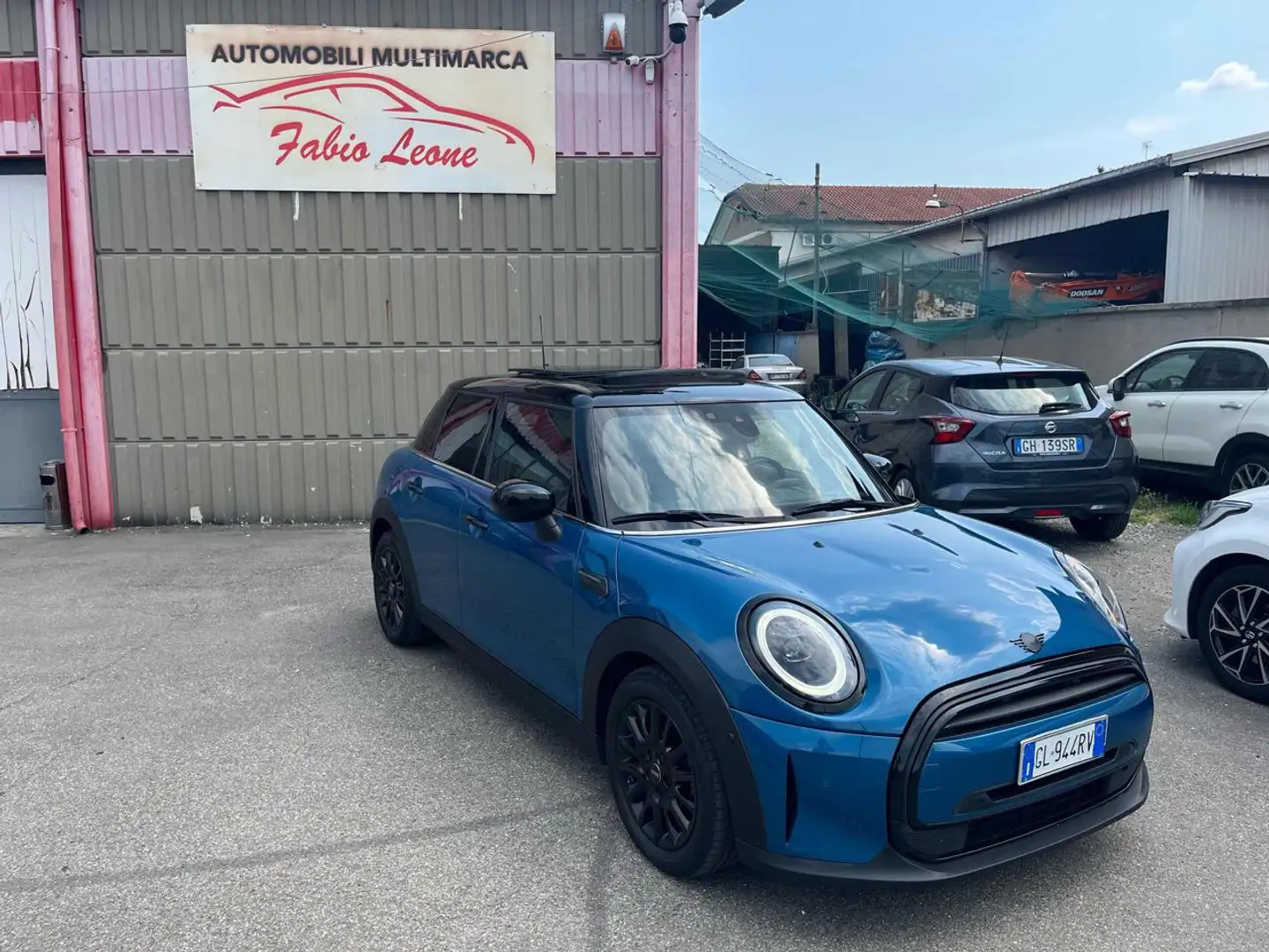 MINI Cooper 1.5 Cooper Yours 5 porte Blu/Azzurro - 1