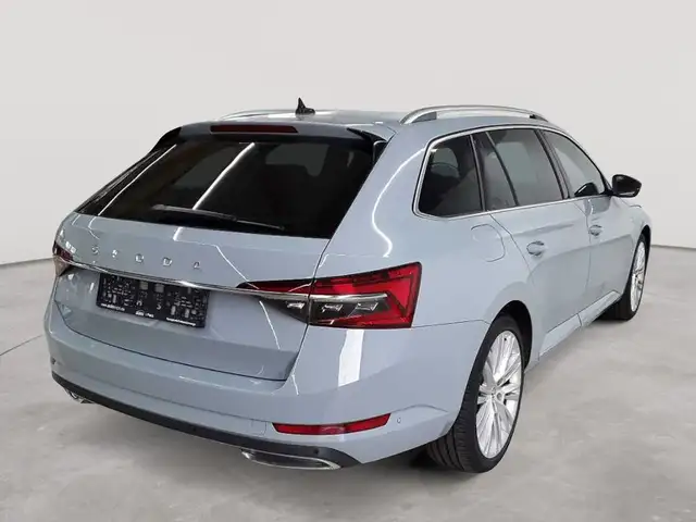 Skoda Superb view 4