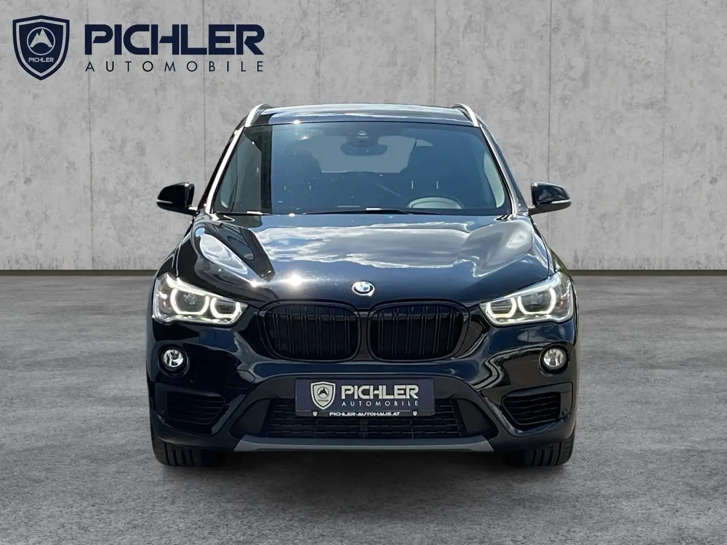 BMW X1 xDrive18d Schwarz - 2