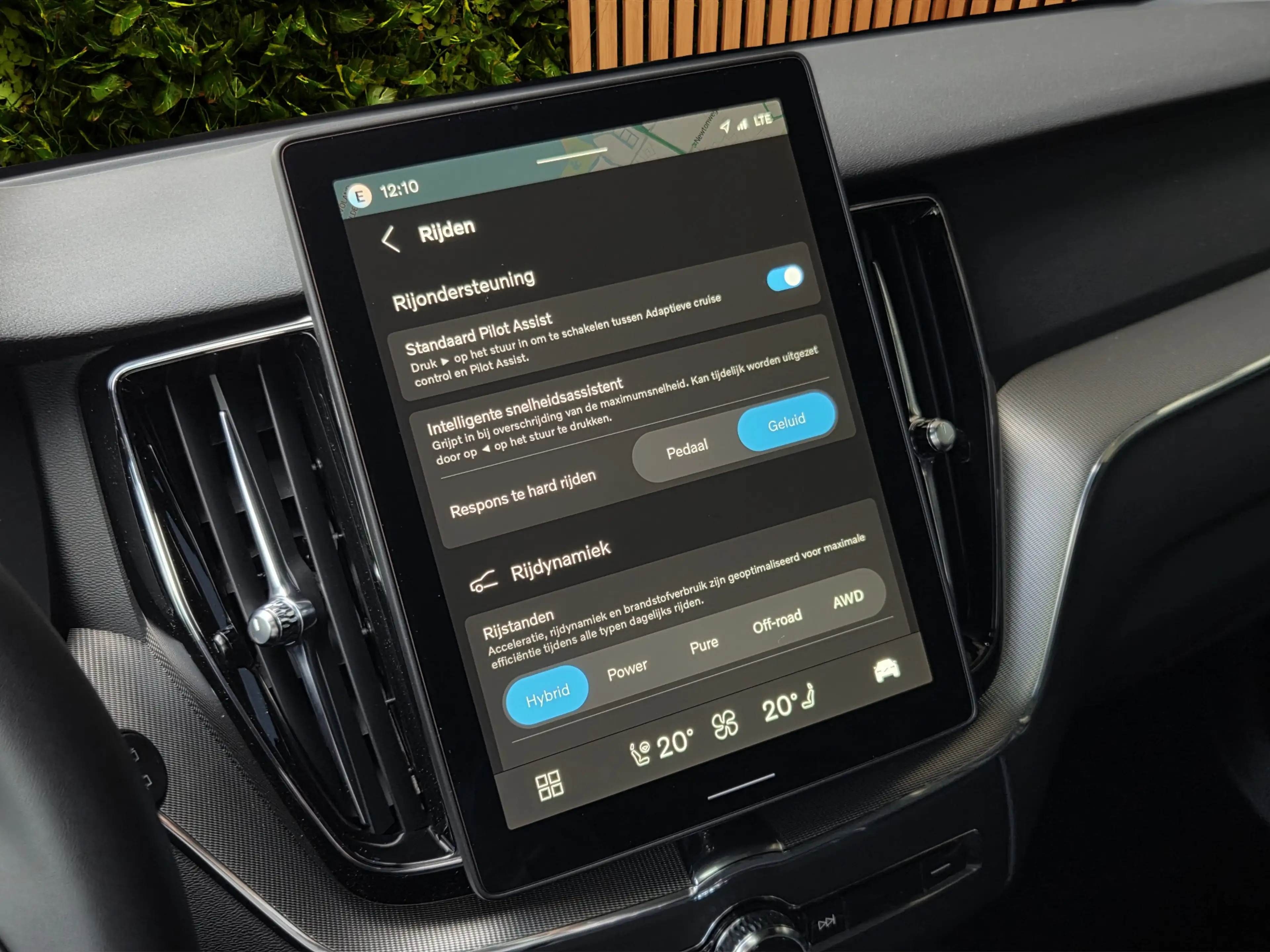 Volvo XC60 2.0 T6 Plug-in hybrid AWD Plus Dark | Pano | 360 C — photo 14