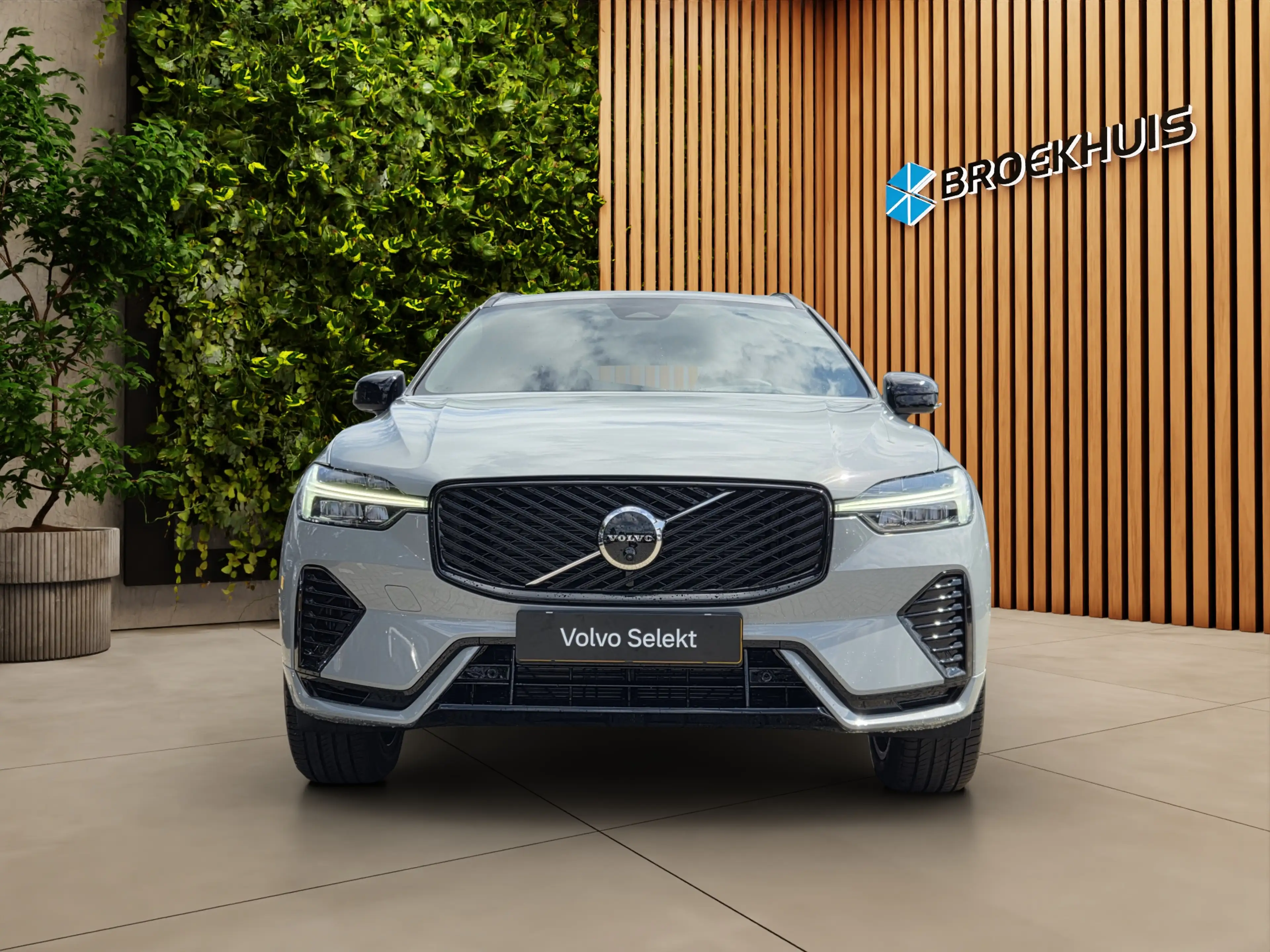 Volvo XC60 2.0 T6 Plug-in hybrid AWD Plus Dark | Pano | 360 C — photo 9