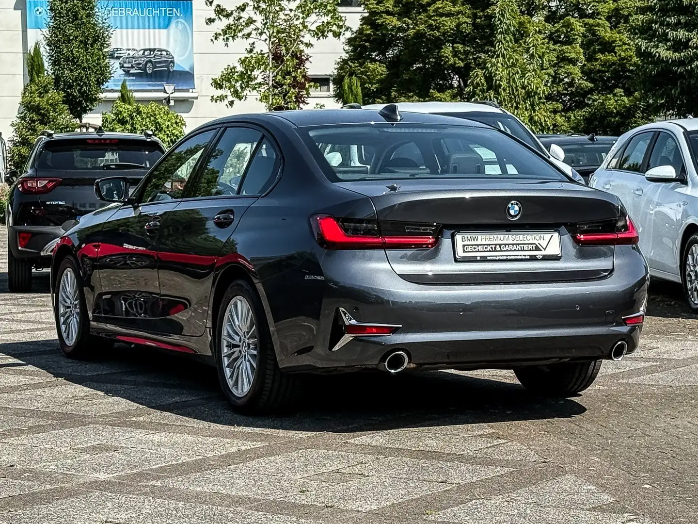 BMW 320 i AUT+PANO+SZH+NAVI+LED Gris - 2