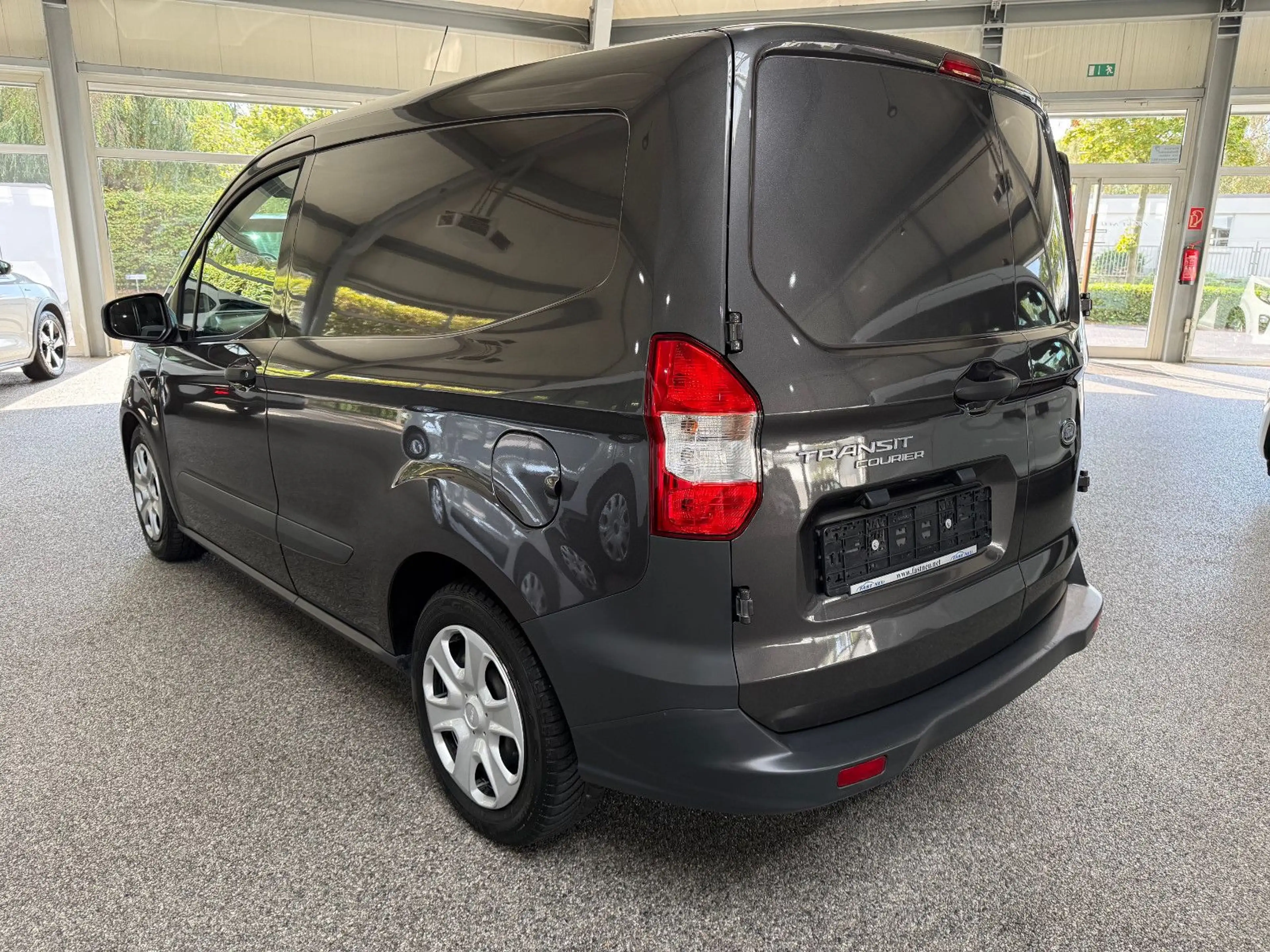 Ford Transit Courier 1.5D Trend Klima 1.Hand — photo 9