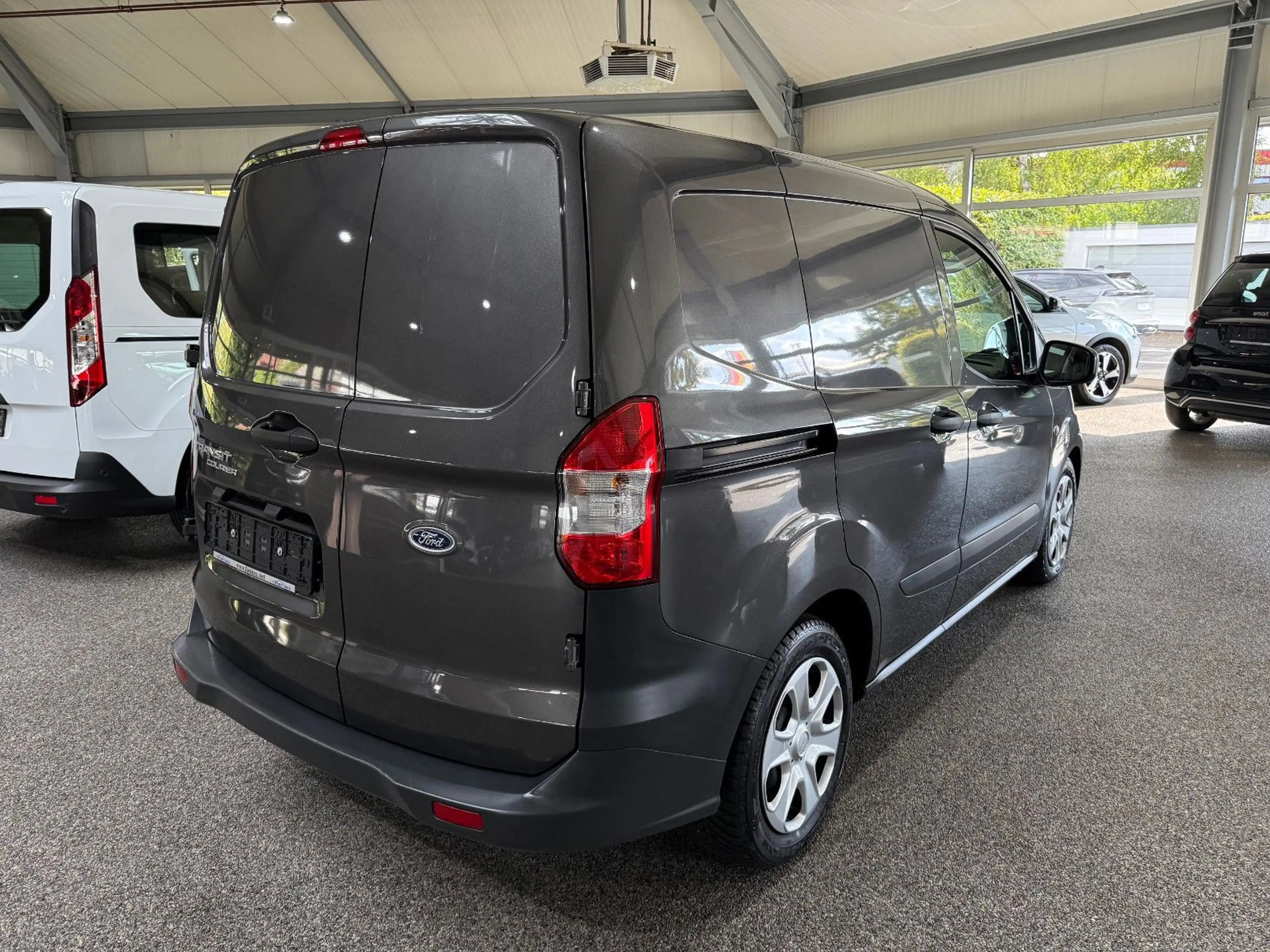 Ford Transit Courier 1.5D Trend Klima 1.Hand — photo 6