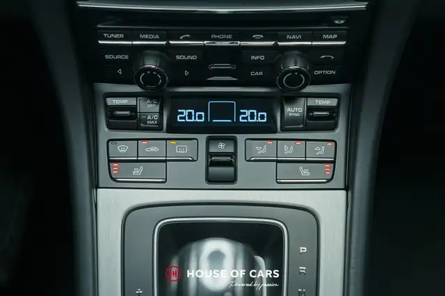 Porsche 911 view 21