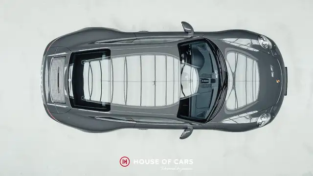 Porsche 911 view 6