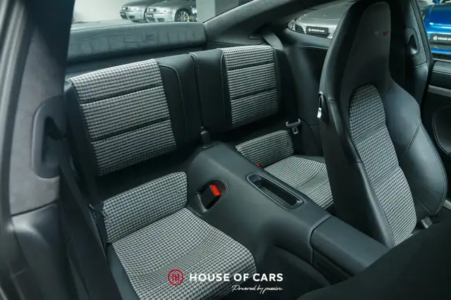 Porsche 911 view 18