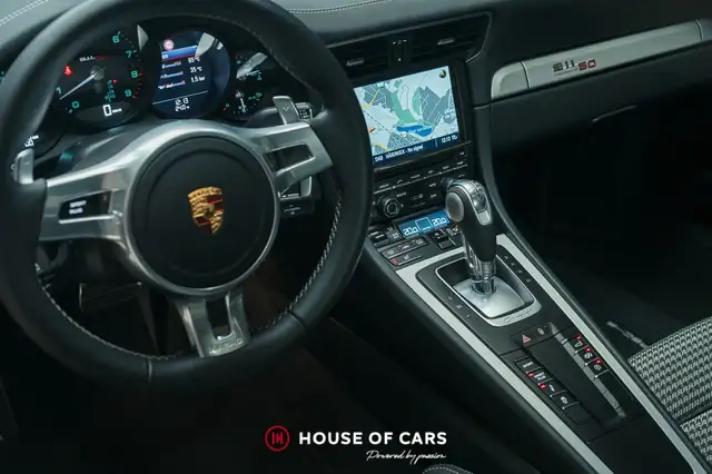 Porsche 911 view 19