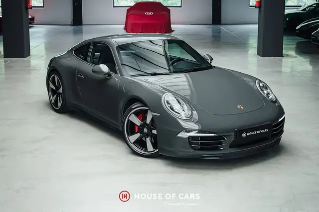 Porsche 911 view 4