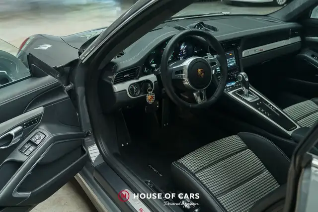 Porsche 911 view 14