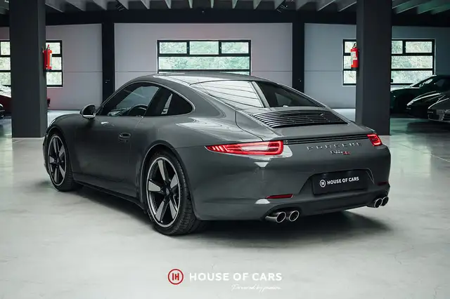 Porsche 911 view 9