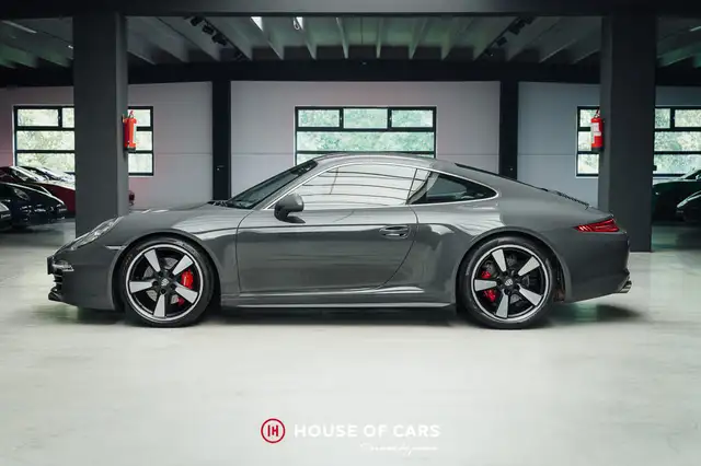 Porsche 911 view 10