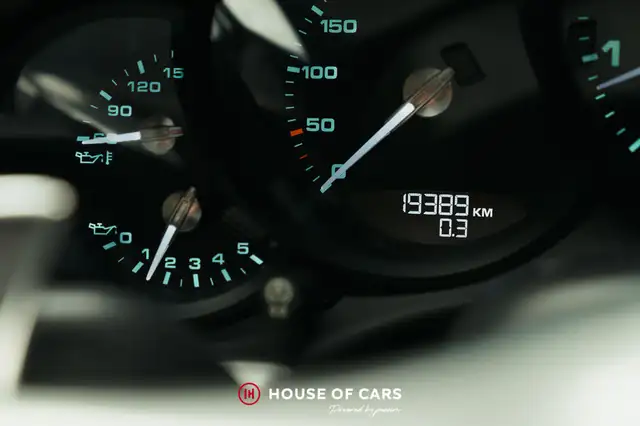 Porsche 911 view 24