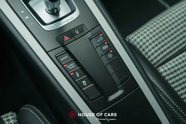 Porsche 911 view 22