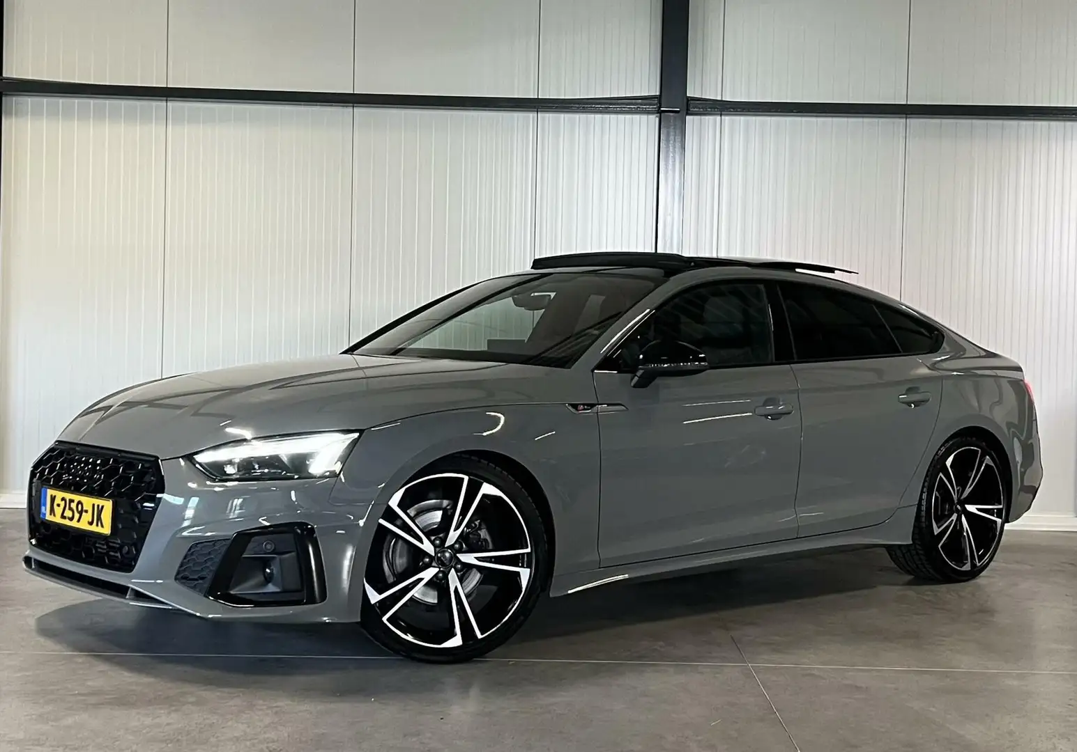 Audi A5 Sportback S-line Pano Virtual Sfeer Black optic NA Grijs - 1
