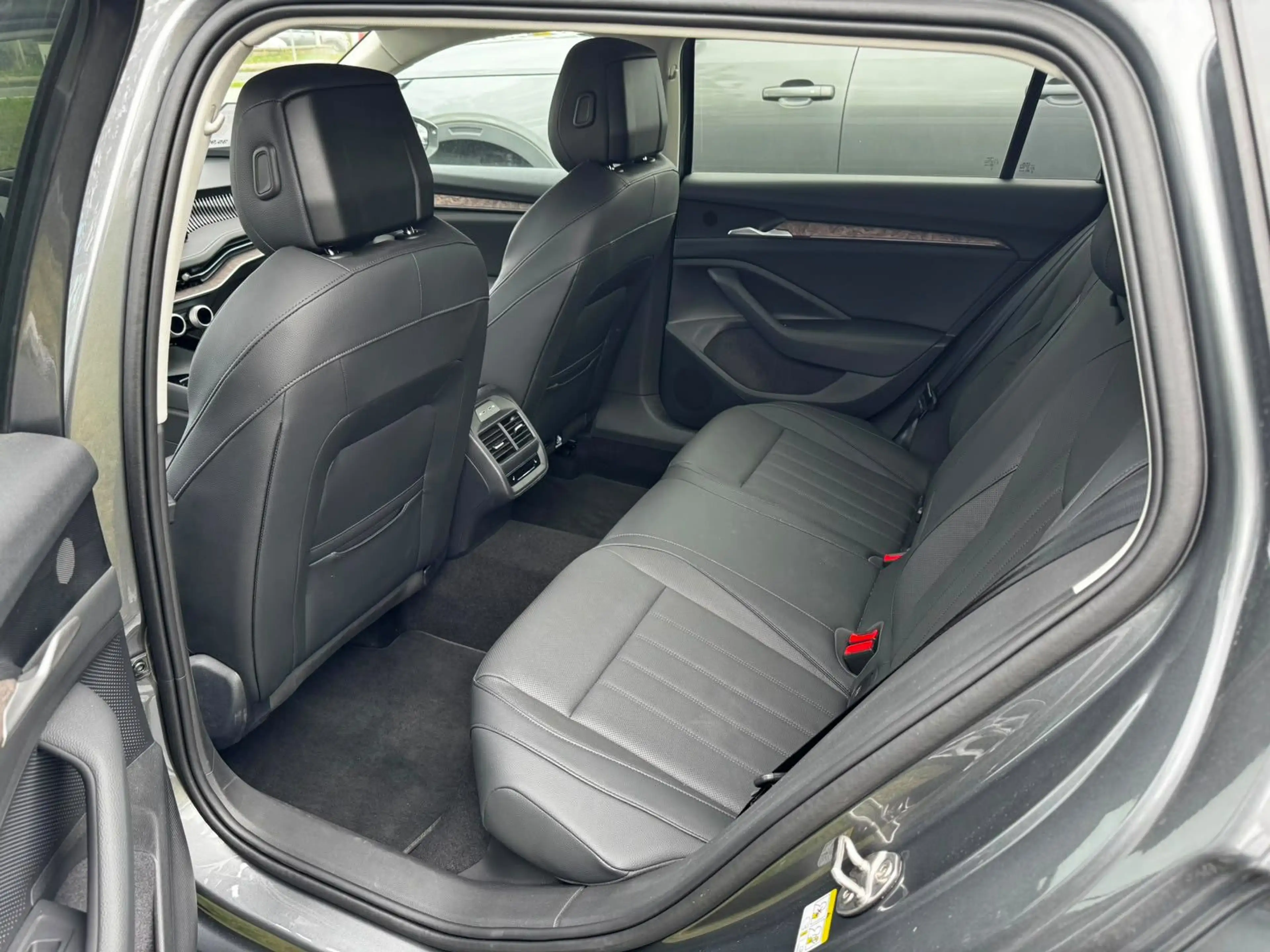 Skoda Superb Combi 1.5 TSI iV 150 kW L&K — photo 11