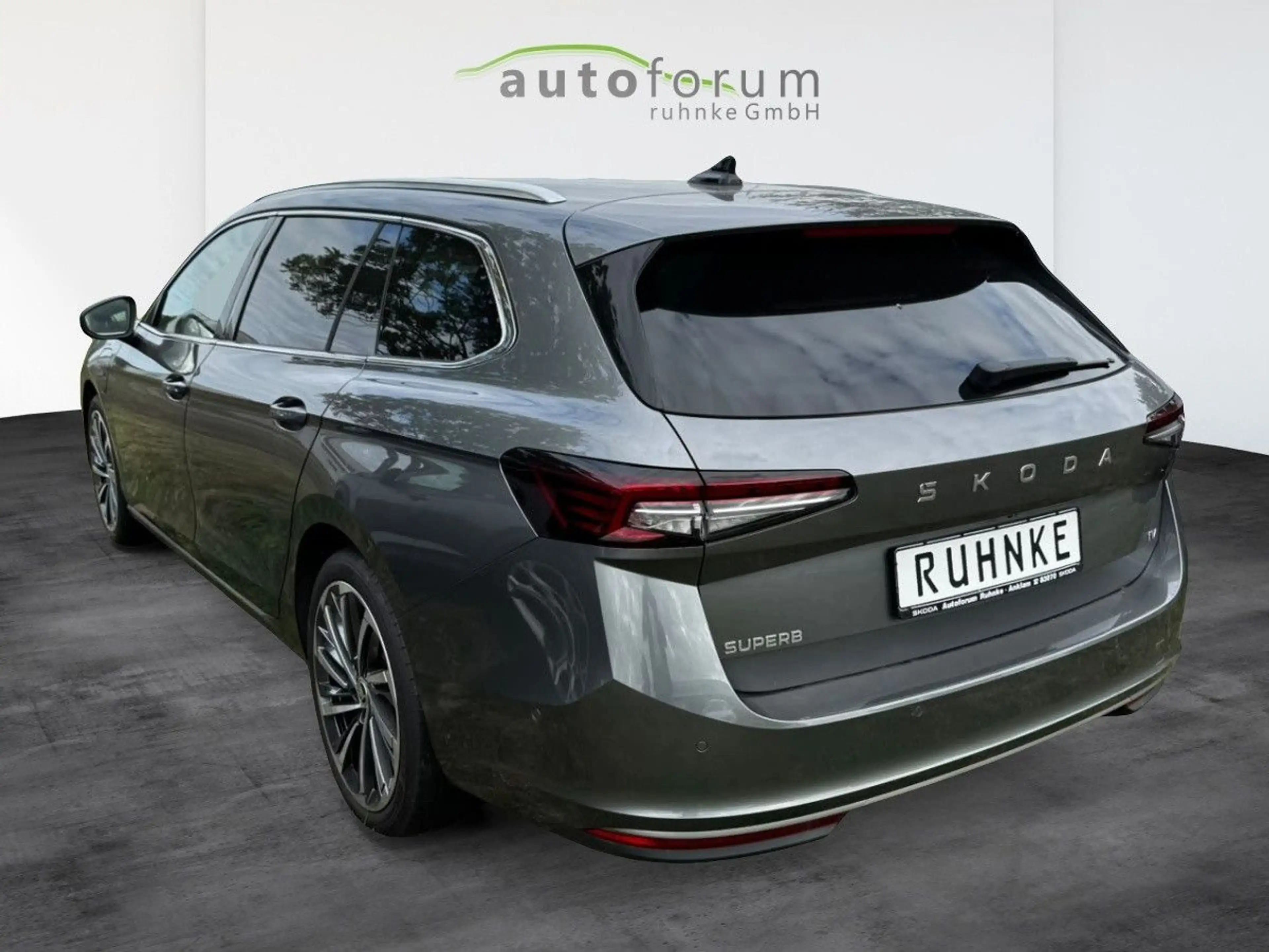 Skoda Superb Combi 1.5 TSI iV 150 kW L&K — photo 6