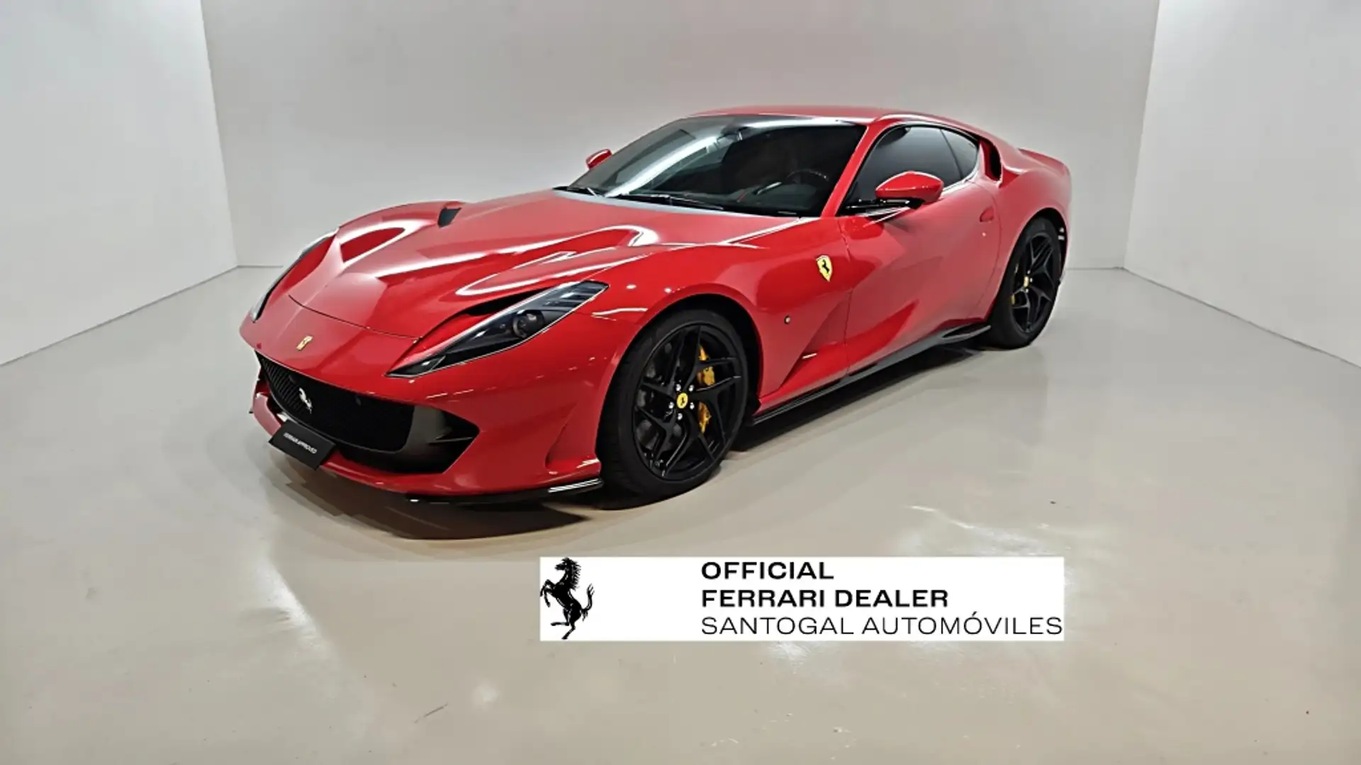 Ferrari 812 Superfast Rojo - 1