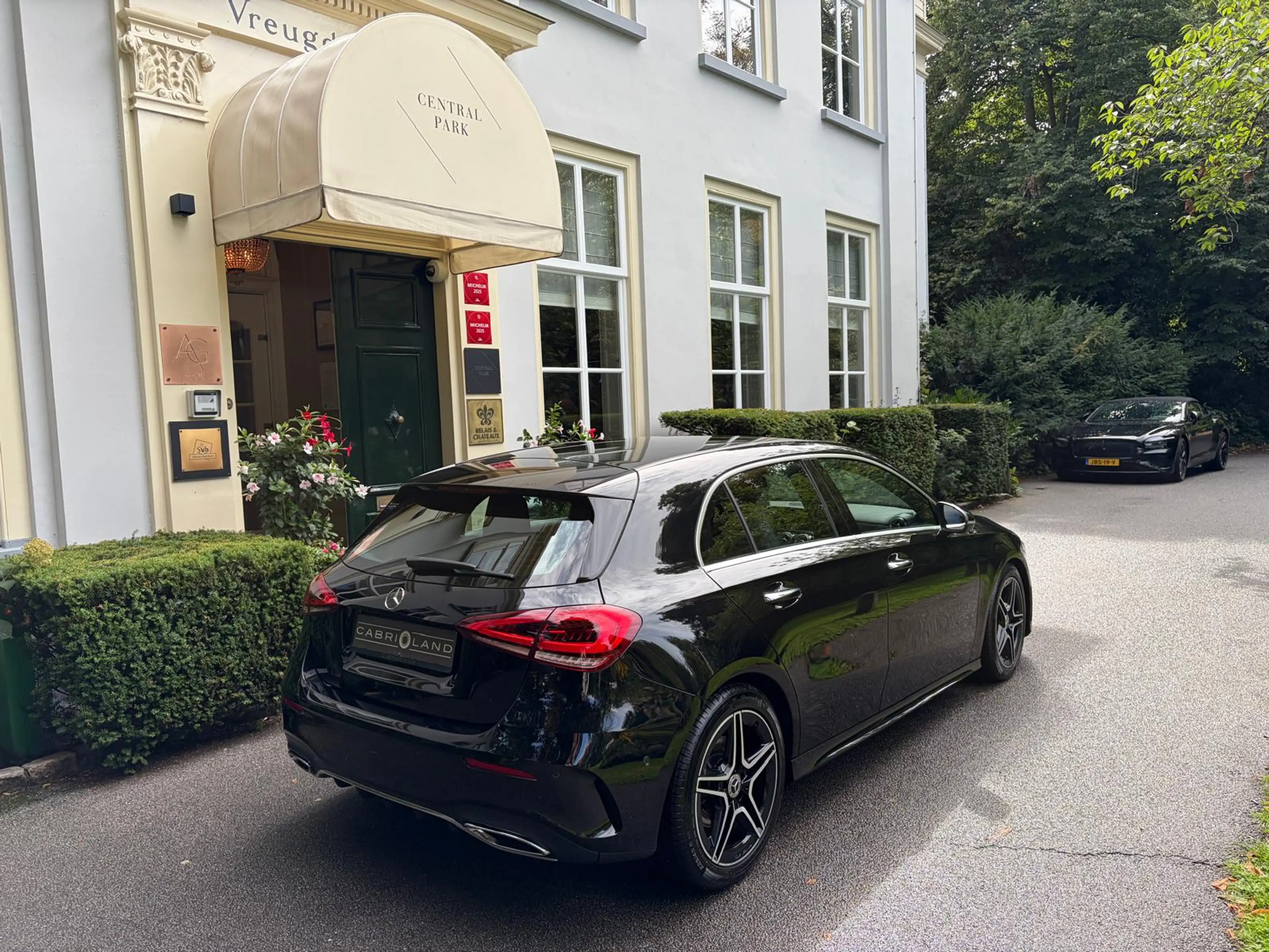 Mercedes-Benz A 250 Premium Plus — photo 24