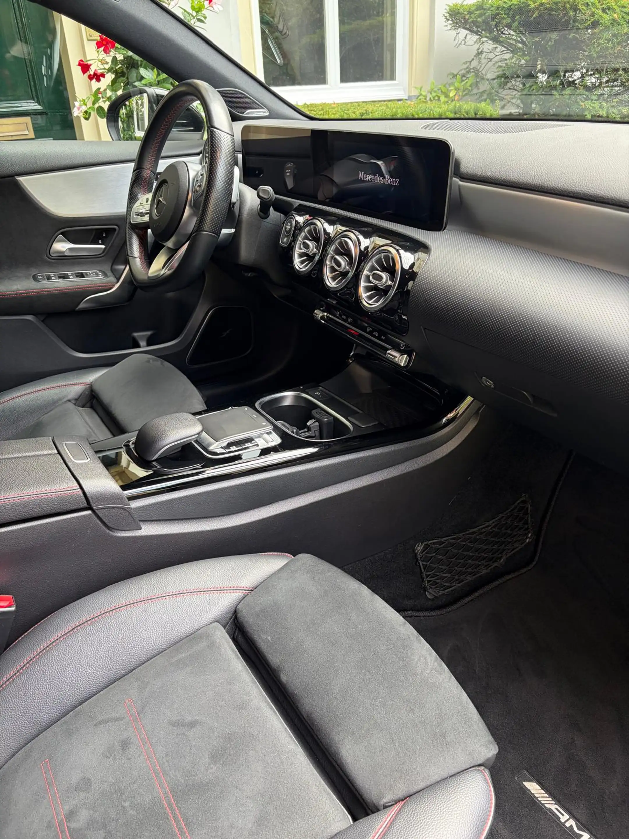 Mercedes-Benz A 250 Premium Plus — photo 13