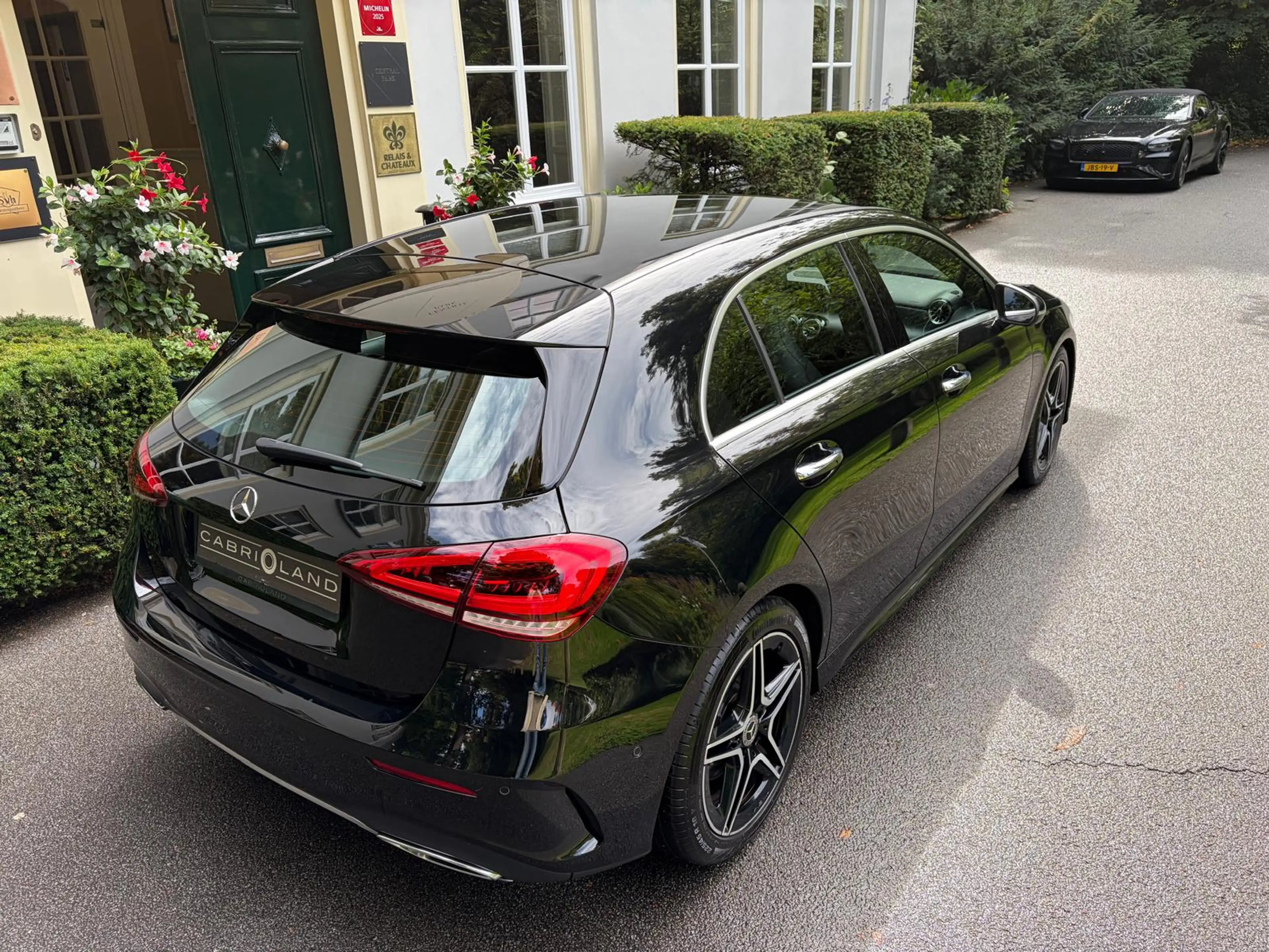 Mercedes-Benz A 250 Premium Plus — photo 10