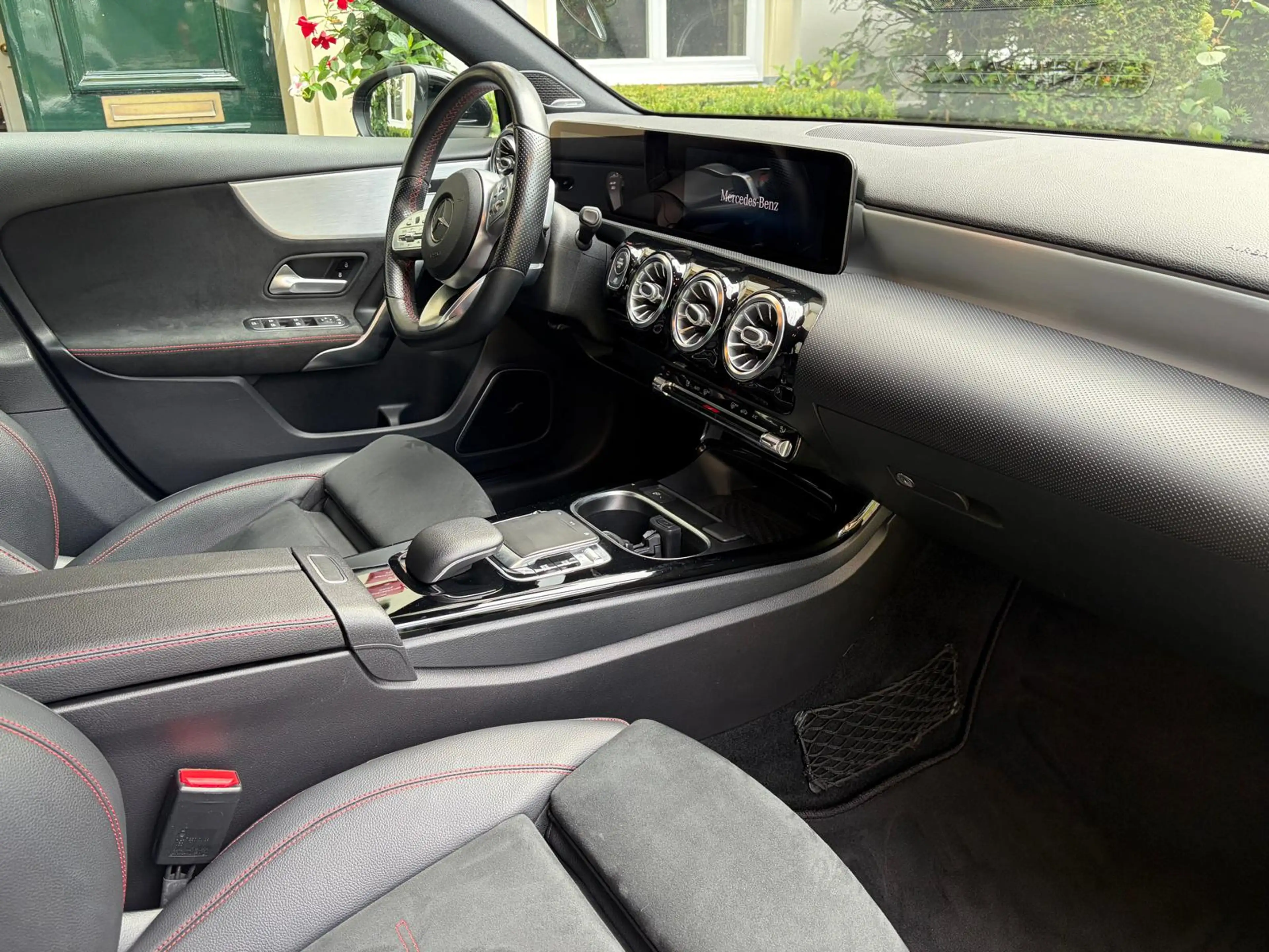 Mercedes-Benz A 250 Premium Plus — photo 14
