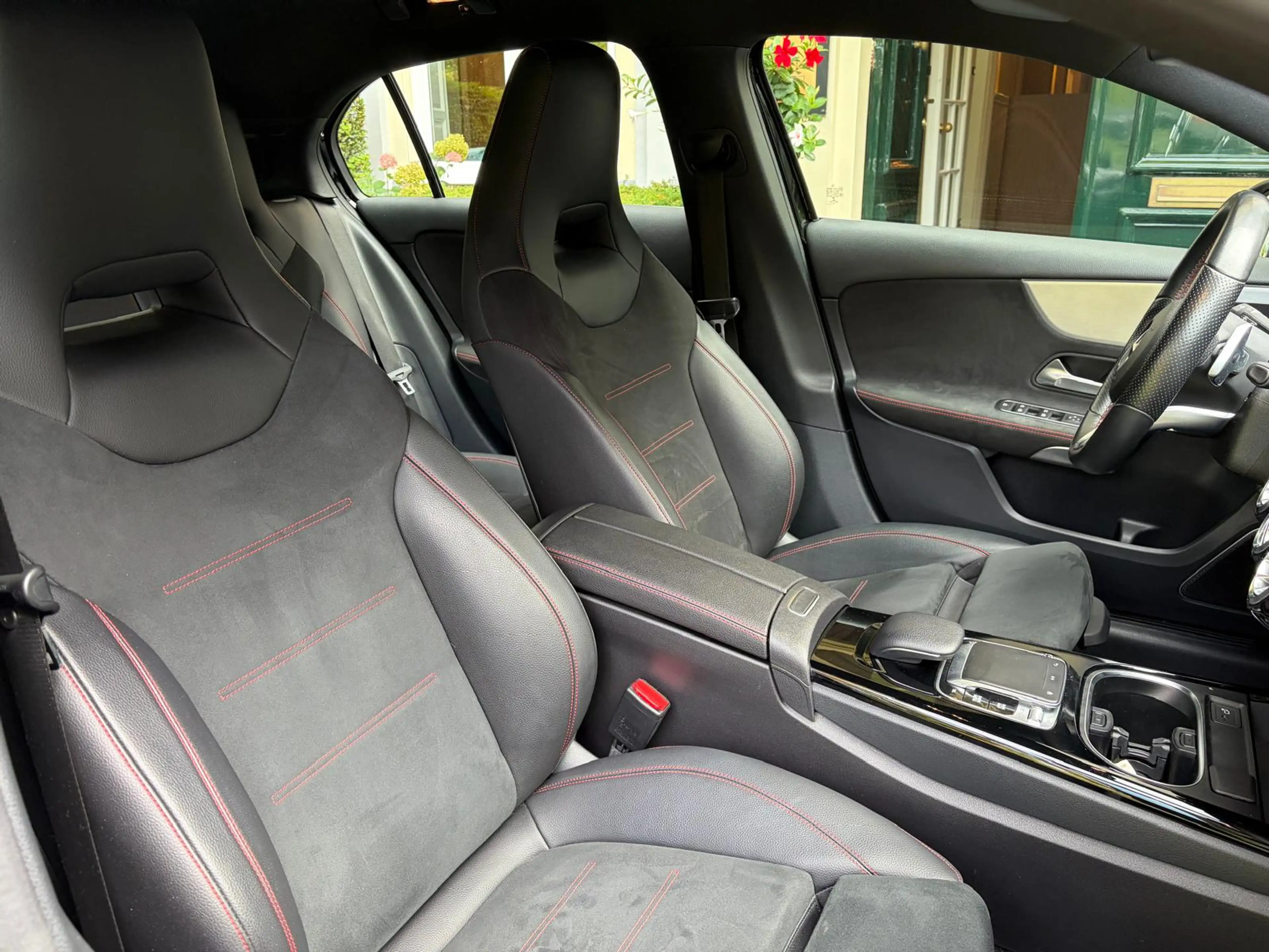 Mercedes-Benz A 250 Premium Plus — photo 15