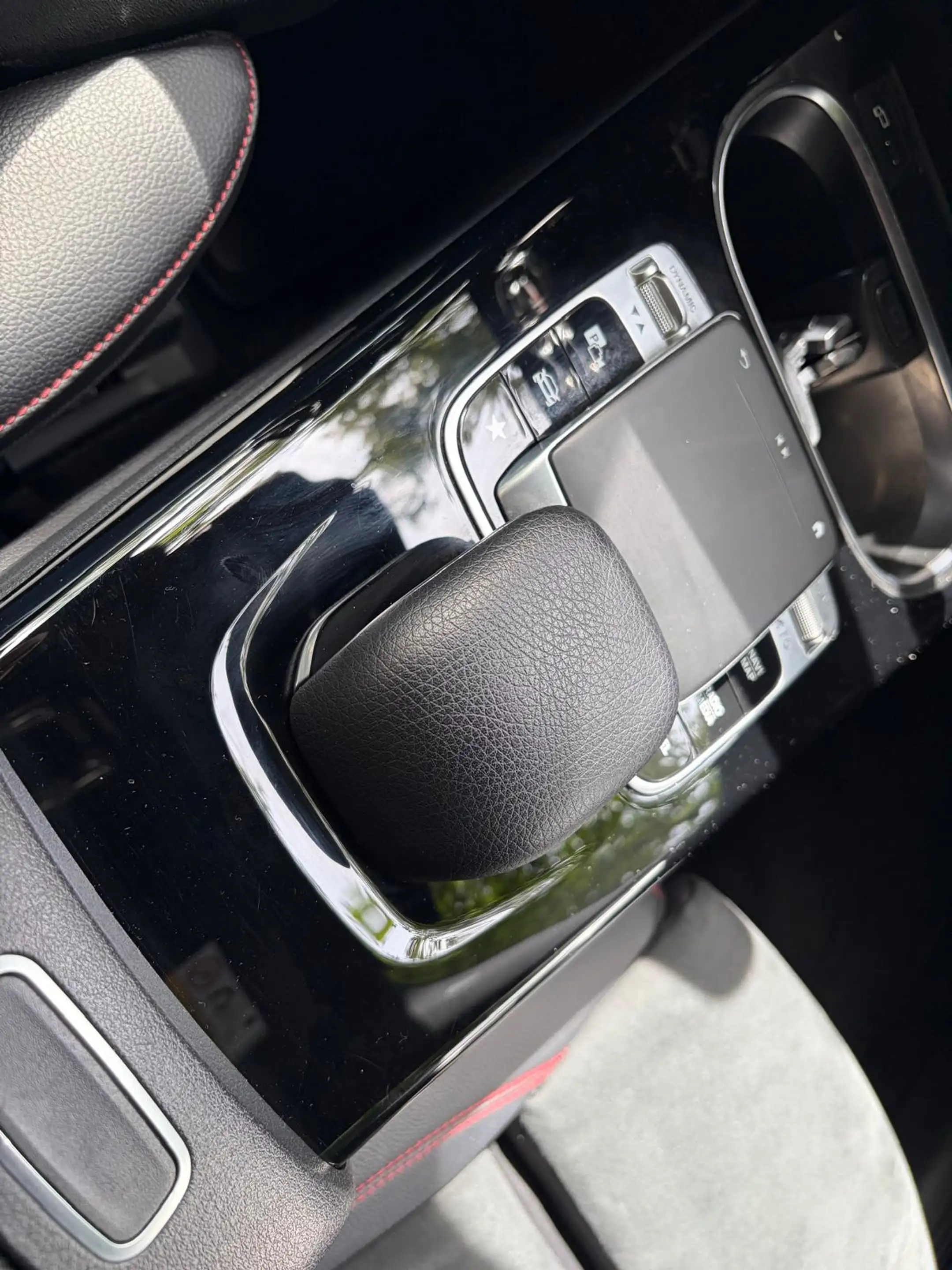 Mercedes-Benz A 250 Premium Plus — photo 23