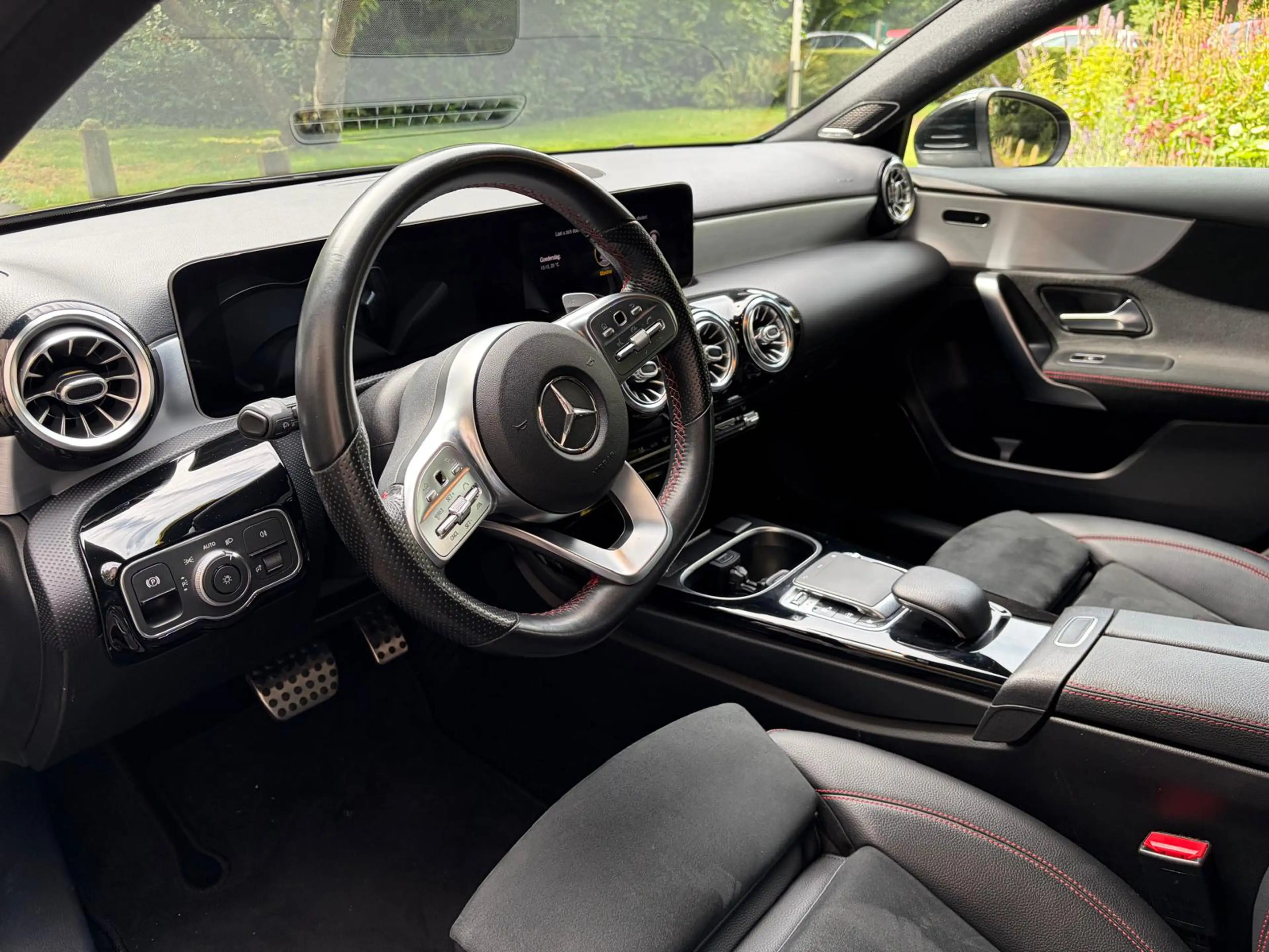 Mercedes-Benz A 250 Premium Plus — photo 18