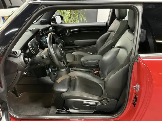 Mini Hatch view 13