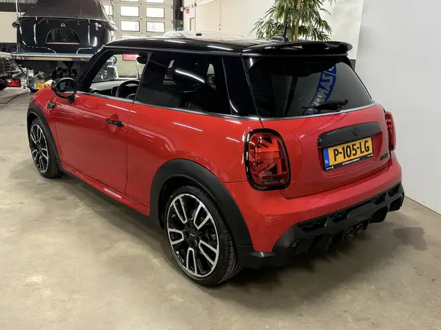 Mini Hatch view 6