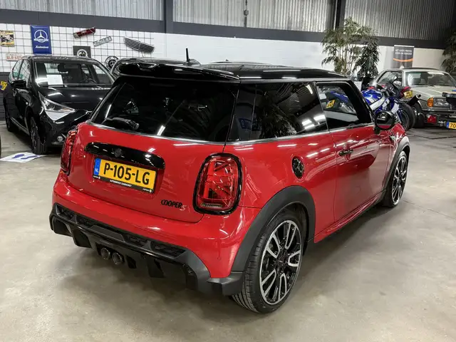 Mini Hatch view 4