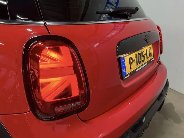 Mini Hatch view 9