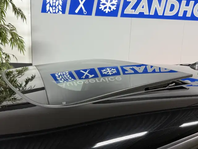 Mini Hatch view 12