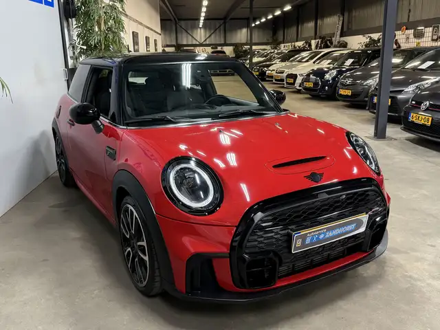 Mini Hatch view 3