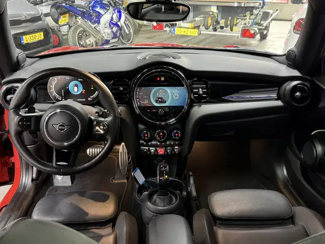 Mini Hatch view 15