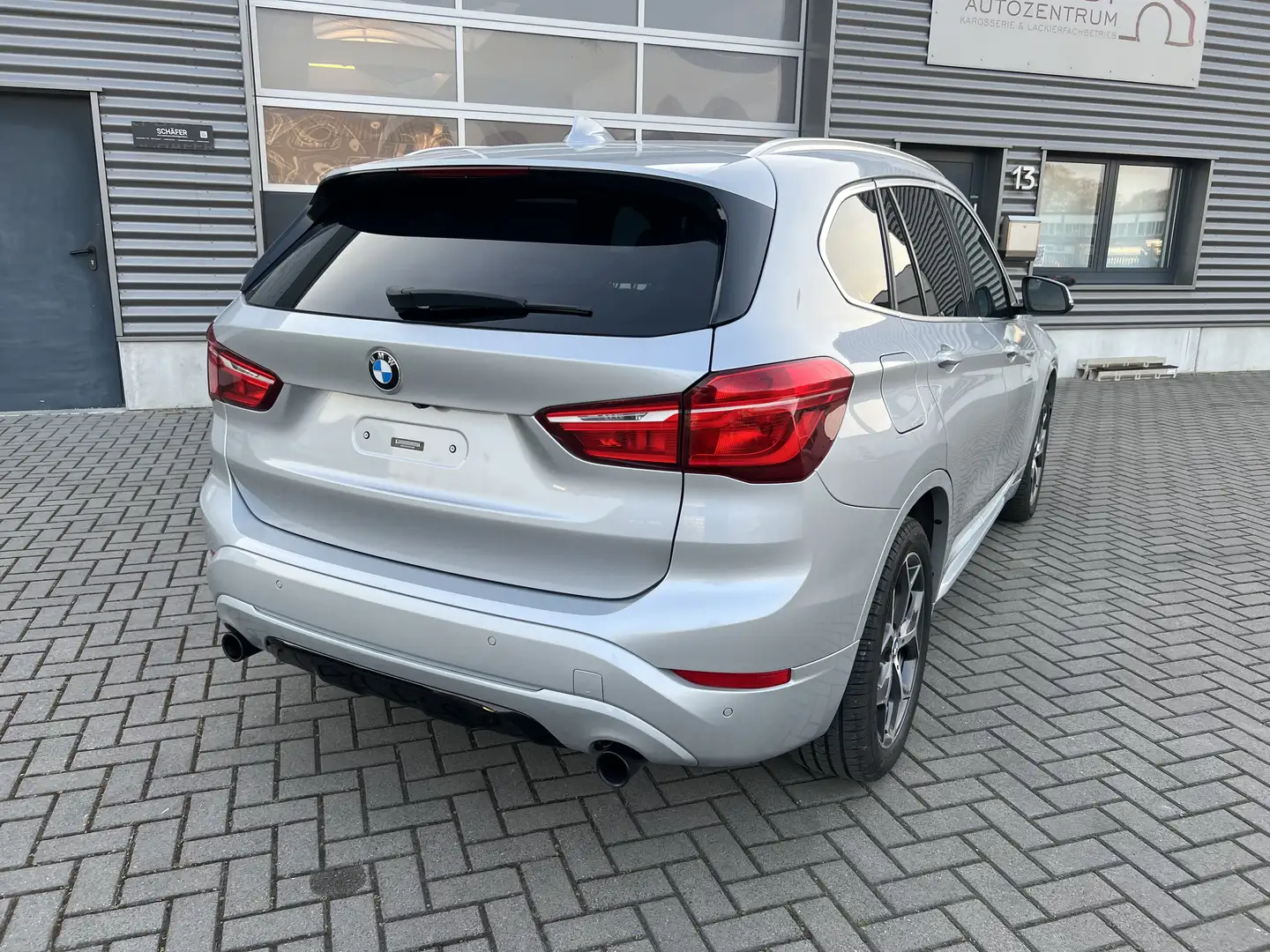 BMW X1 xDrive25i 28i Aut Sport Leder Navi-Pro LED Panoram Argent - 2