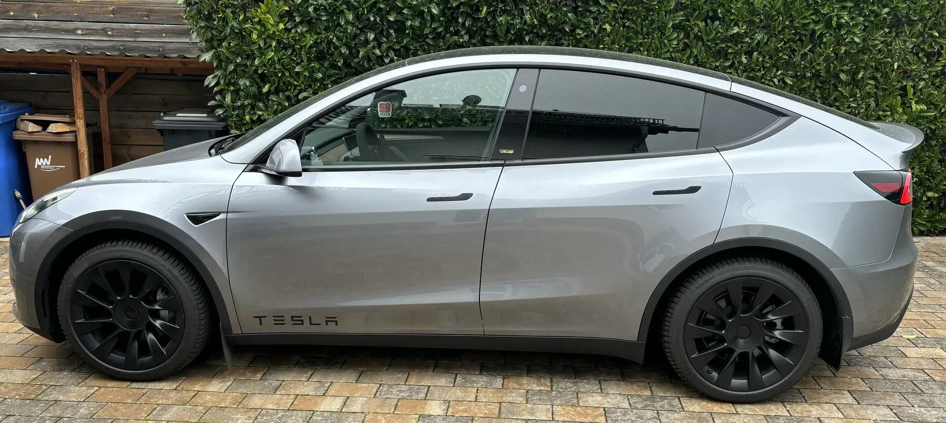 Tesla Model Y RWD Premium Standard Range BYD Akku Silber - 2