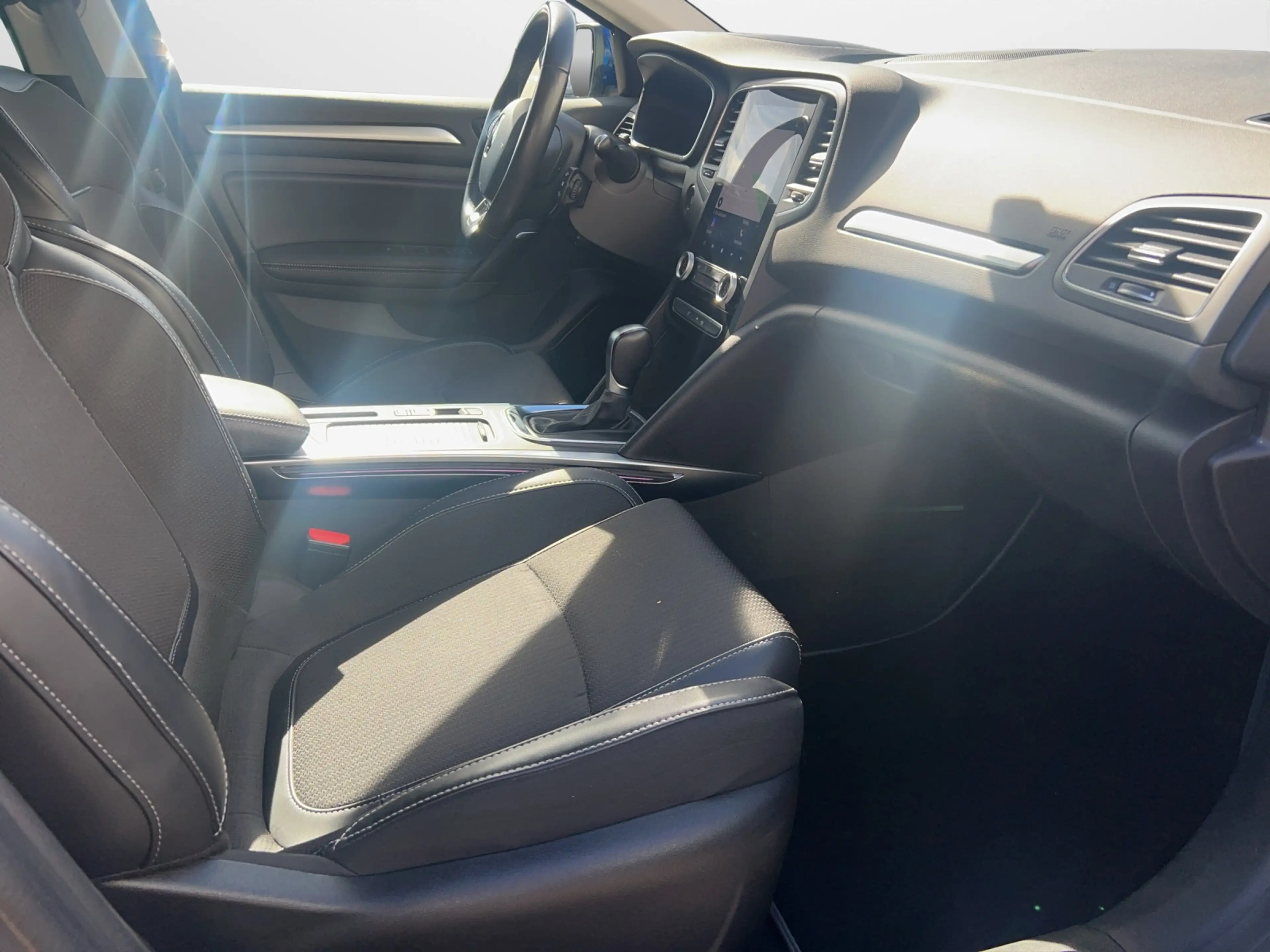 Renault Megane 1.3 TCE Intens — photo 13