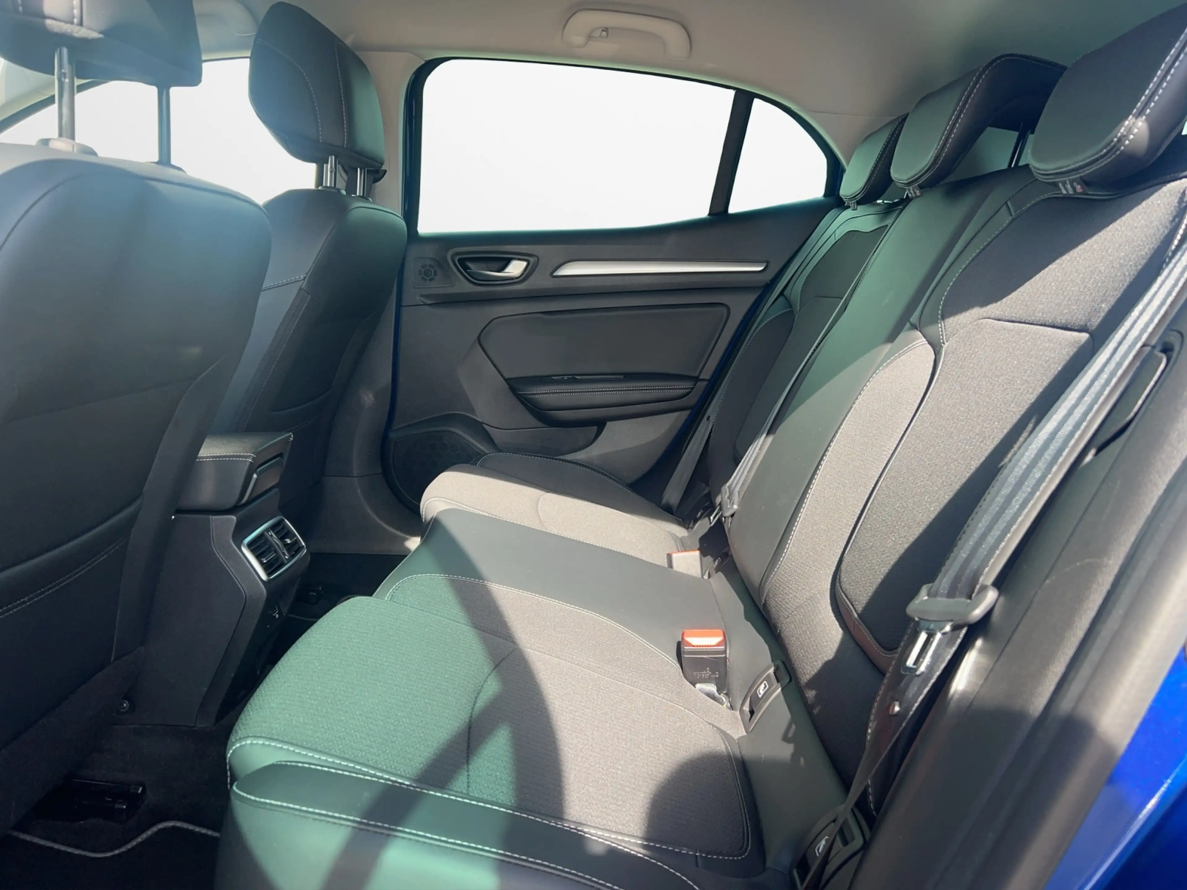 Renault Megane 1.3 TCE Intens — photo 11