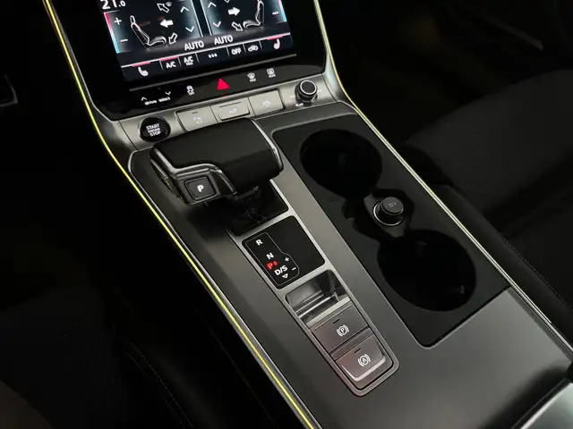 Audi A6 view 13