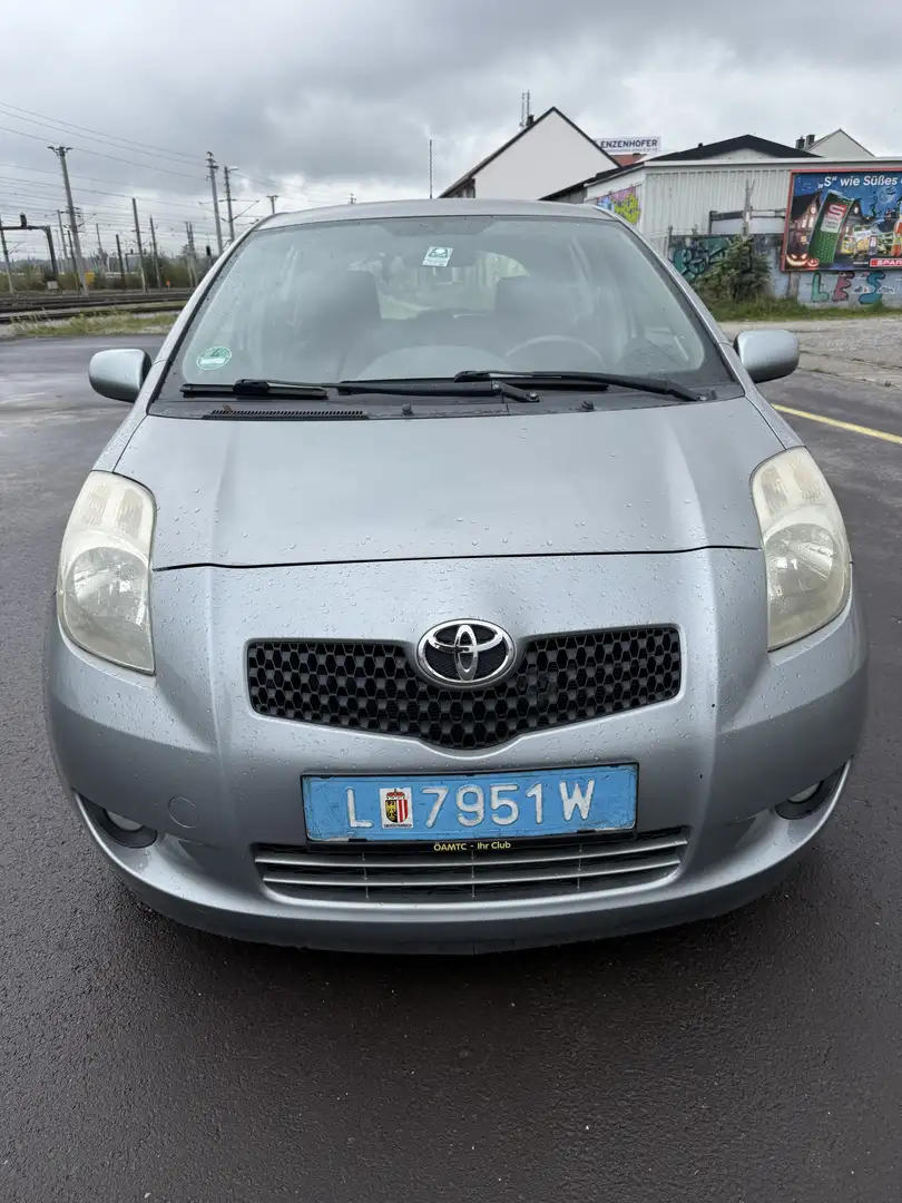 Toyota Yaris 1,3 VVT-i Linea Sol Aut. - 1
