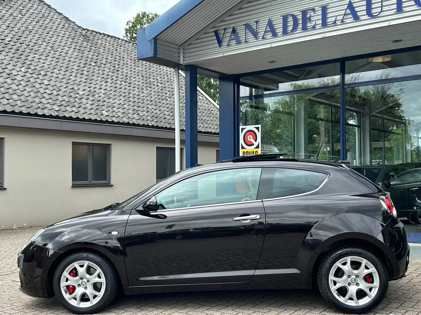 Alfa Romeo MiTo 1.4 T Exclusive 1e Eig! Aut. El.Schuifdak Leer Nwe Noir - 2