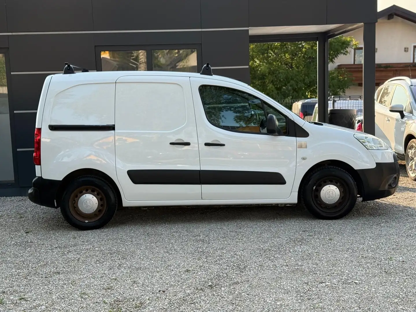 Peugeot Partner HDi 75 Transporter / Kastenwagen Weiß - 2